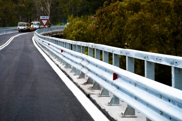 Barriera di sicurezza bordo ponte su viadotto — Laser S.r.l.