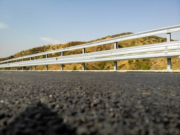 Barriera di sicurezza bordo ponte su viadotto — Laser S.r.l.